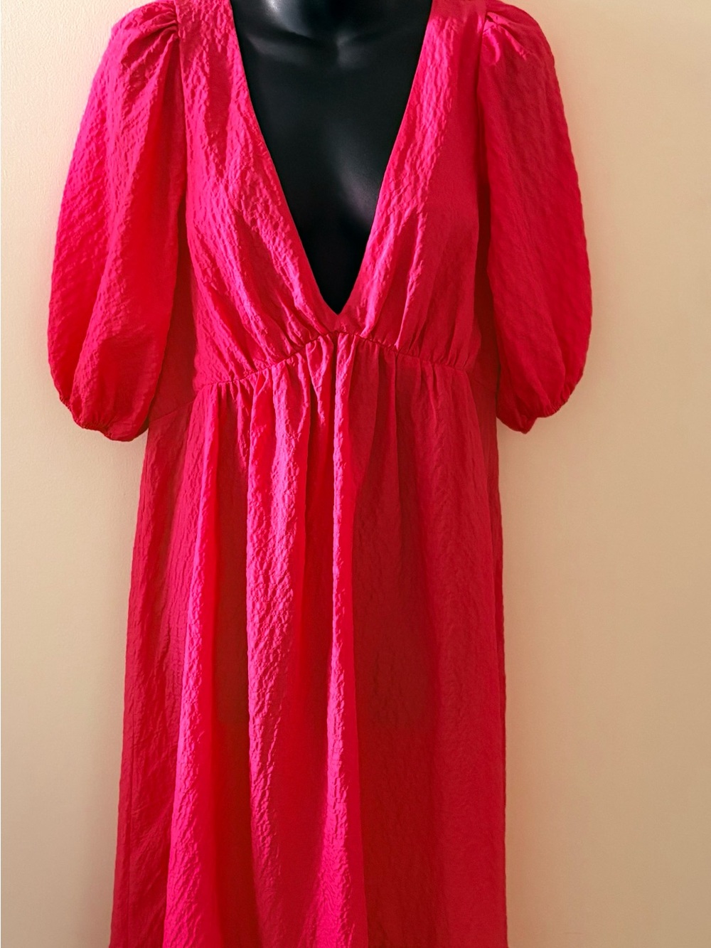 UK Deep V Puff Sleeve Midi Dress in Hot Pink - Picture 2 of 8